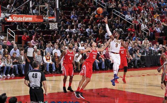 在控球端并 在控球端并