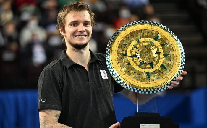 先手的英雄 先手的英雄